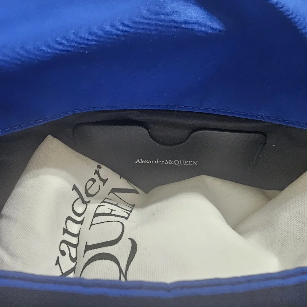 Alexander McQueen Skull Faille Cross-body Bag - Picture 11 of 13